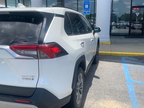 Used 2022 Toyota RAV4 Limited AWD/4WD image 5