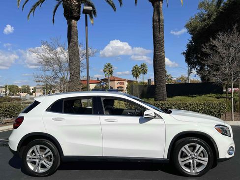 Used 2019 Mercedes-Benz GLA 250 4MATIC w/ Premium Package image 18