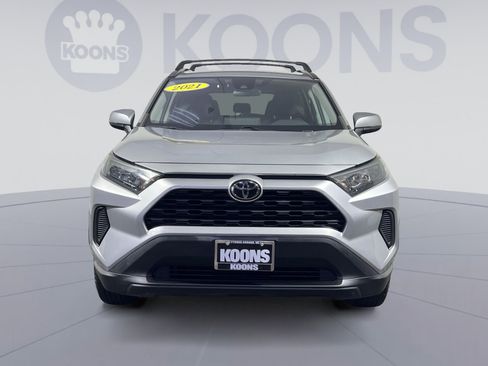 Used 2021 Toyota RAV4 LE image 8