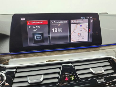 Used 2019 BMW 530e w/ Convenience Package RWD image 10