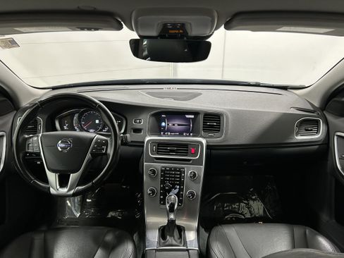 Used 2018 Volvo S60 T5 Inscription Platinum w/ Climate Package AWD/4WD image 13