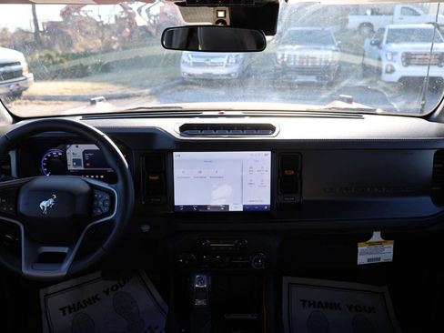 Used 2024 Ford Bronco Badlands image 14