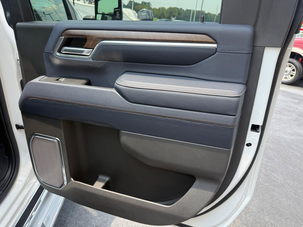 Used 2024 Chevrolet Silverado 2500 High Country w/ High Country Premium Package AWD/4WD image 16