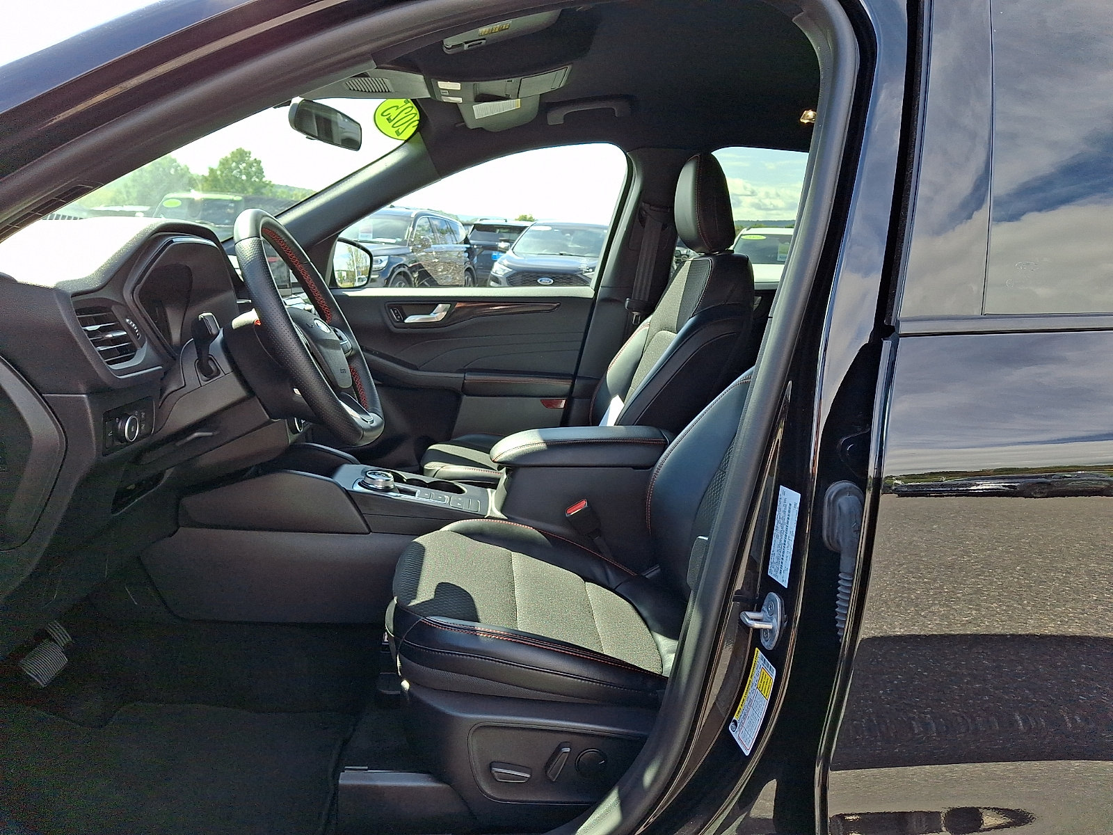 Used 2025 Ford Escape ST-Line Select AWD/4WD image 14