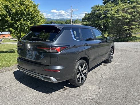 Used 2025 Mitsubishi Outlander SE AWD/4WD image 3