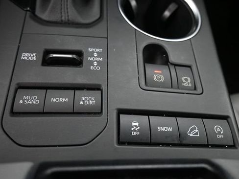 Used 2022 Toyota Highlander XLE AWD/4WD image 17