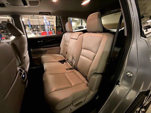 Used 2019 Honda Pilot Touring image 19