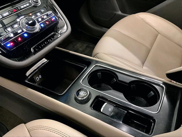 Used 2020 Lincoln Corsair AWD w/ Premium Package image 16
