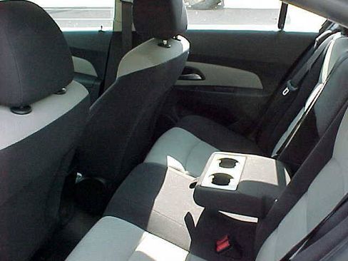 Used 2013 Chevrolet Cruze LS FWD image 14