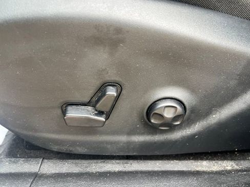 Used 2019 Jeep Cherokee Limited image 16