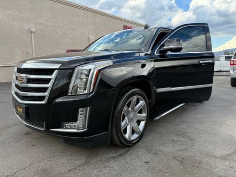 Used 2016 Cadillac Escalade ESV Premium image 14