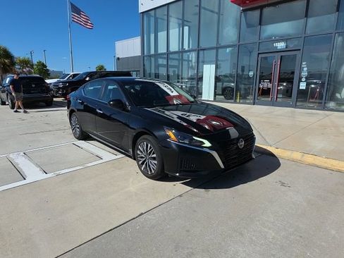 Used 2023 Nissan Altima 2.5 SV AWD/4WD image 2