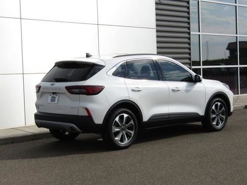 Used 2023 Ford Escape Platinum image 7