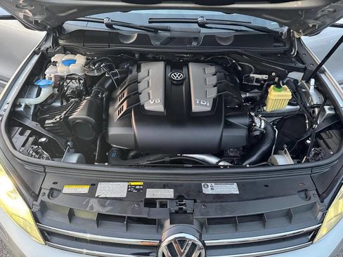 Used 2014 Volkswagen Touareg TDI image 17