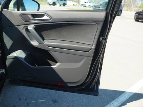 Used 2018 Volkswagen Tiguan SEL image 21