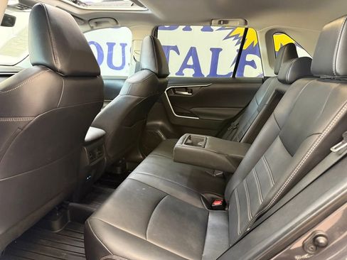 Used 2022 Toyota RAV4 XLE Premium image 16