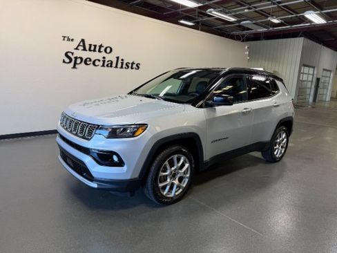 Used 2025 Jeep Compass Limited AWD/4WD image 1