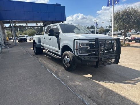Used 2024 Ford F350 Lariat w/ FX4 Off-Road Package image 2