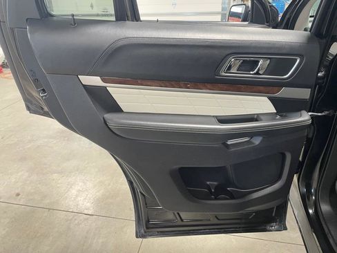 Used 2016 Ford Explorer Platinum image 20