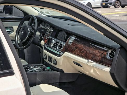 Used 2012 Rolls-Royce Ghost RWD image 17
