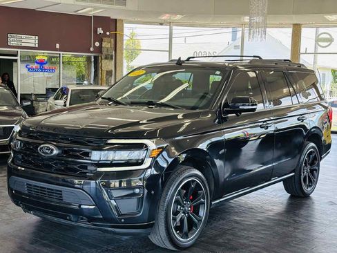 Used 2022 Ford Expedition Limited w/ Equipment Group 304A AWD/4WD image 17