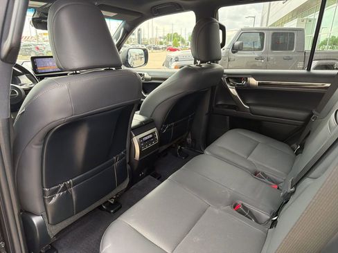 Used 2023 Lexus GX 460 Premium w/ Premium Package image 3