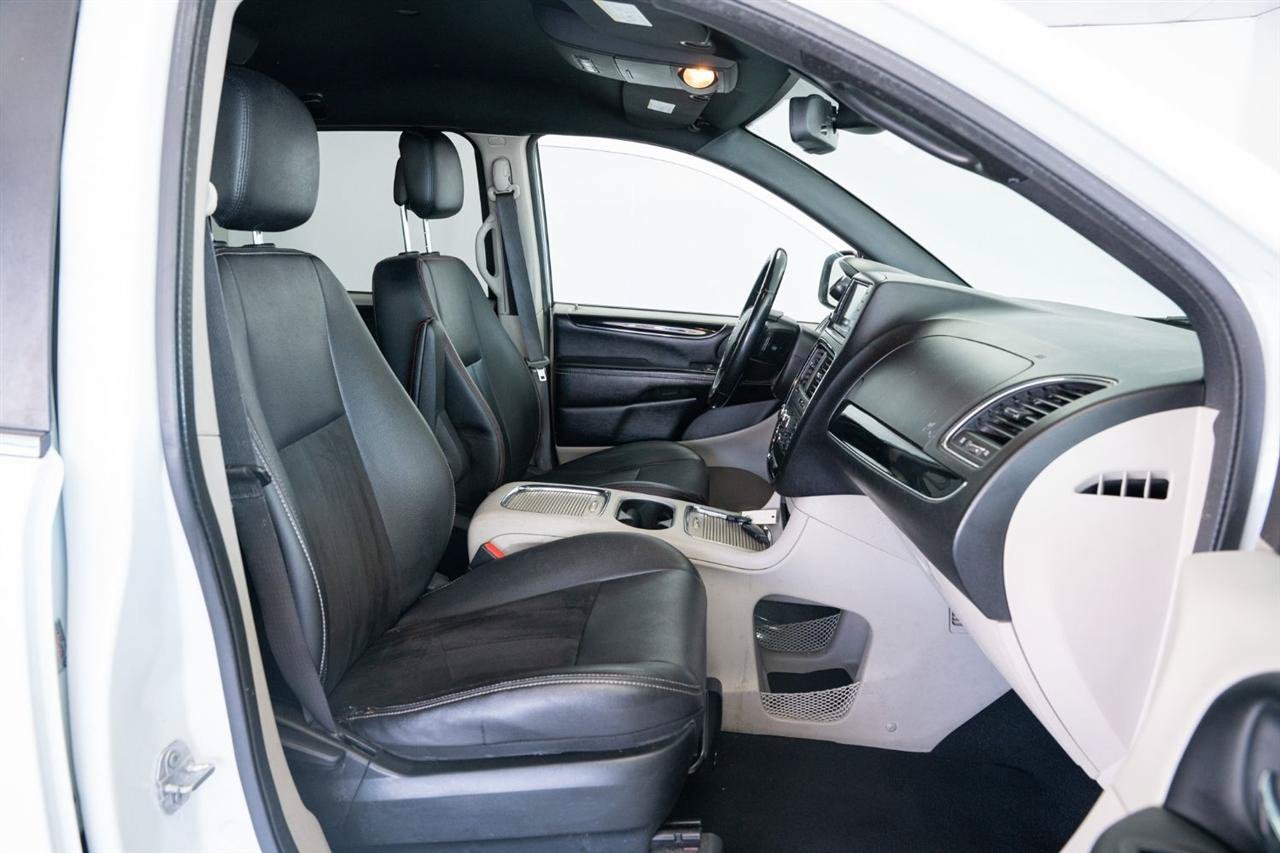 Used 2019 Dodge Grand Caravan SXT FWD image 11