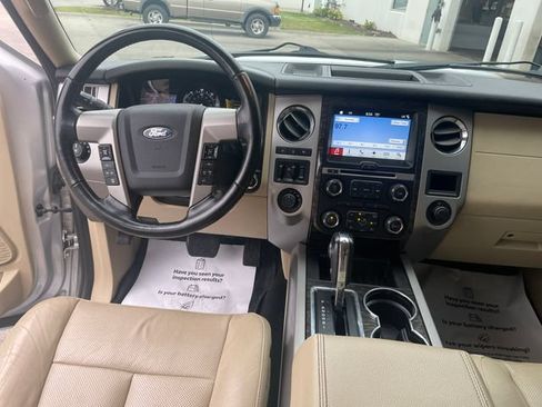 Used 2016 Ford Expedition Limited w/ Equipment Group 301A AWD/4WD image 15