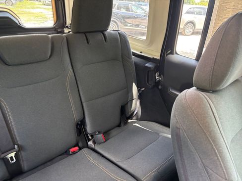 Used 2025 Jeep Wrangler Unlimited Sahara AWD/4WD image 38
