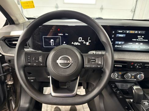 Used 2025 Nissan Kicks SV FWD image 28