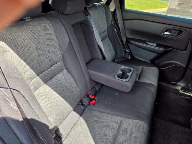 Used 2025 Nissan Rogue SV AWD/4WD image 38