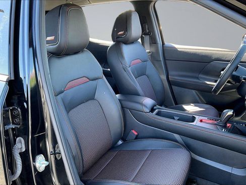 New 2026 Nissan Kicks SR w/ Cold Weather Package FWD image 9