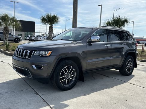 Used 2019 Jeep Grand Cherokee Limited w/ Trailer Tow Group IV image 9