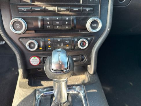 Used 2015 Ford Mustang Coupe RWD image 20