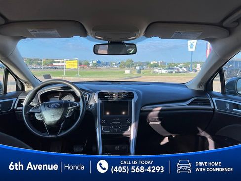 Used 2020 Ford Fusion SE FWD image 19