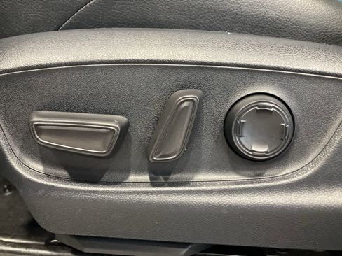 Used 2024 Toyota Tacoma Limited w/ Limited Package (LT) image 14