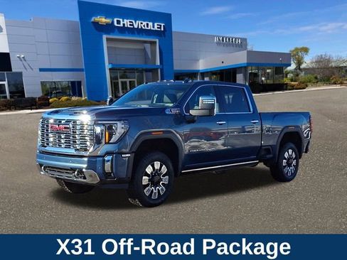 Used 2025 GMC Sierra 3500 Denali w/ Technology Package image 4