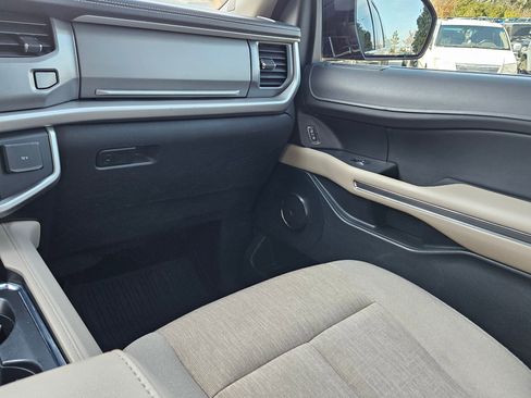 Used 2022 Ford Expedition Max XLT image 11
