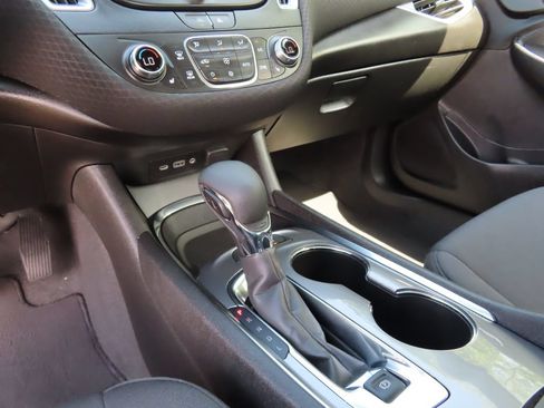 Used 2024 Chevrolet Malibu LT FWD image 18
