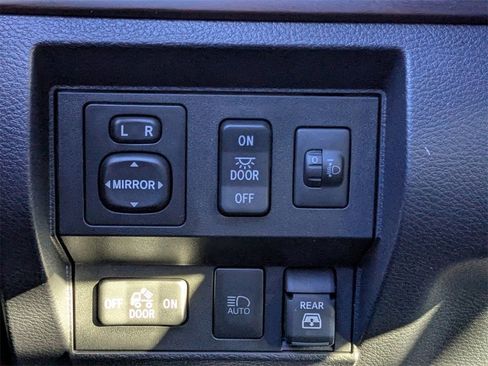 Used 2019 Toyota Tundra Limited image 21