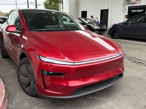 Used 2026 Tesla Model Y Long Range AWD/4WD image 1