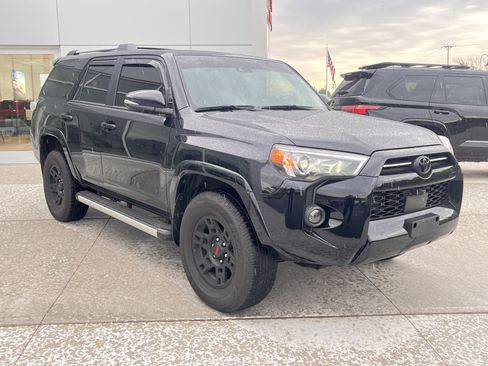Certified 2024 Toyota 4Runner SR5 Premium AWD/4WD image 2