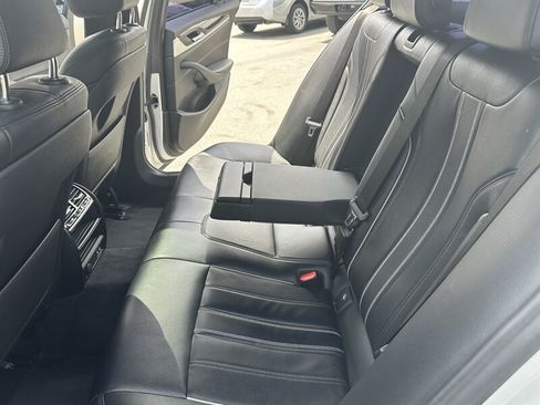 Used 2020 BMW 530i w/ Convenience Package RWD image 16