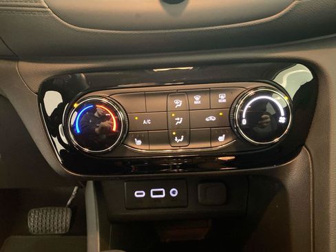 Used 2023 Buick Encore GX Preferred w/ Cold Weather Comfort Package FWD image 25