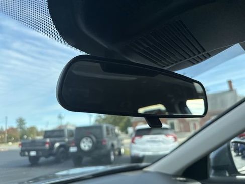 Used 2024 Nissan Rogue SV image 24