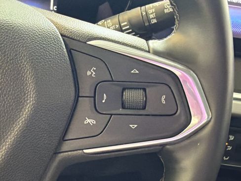 Used 2025 Chevrolet Trax LT w/ LT Convenience Package FWD image 37