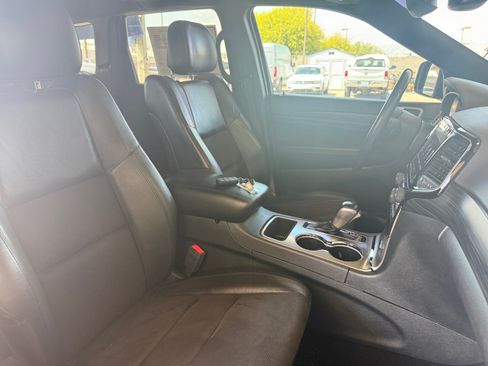 Used 2020 Jeep Grand Cherokee Altitude RWD image 32