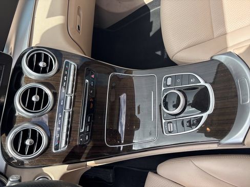 Used 2019 Mercedes-Benz GLC 300 image 17