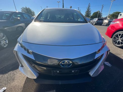 Used 2021 Toyota Prius Prime LE FWD image 2