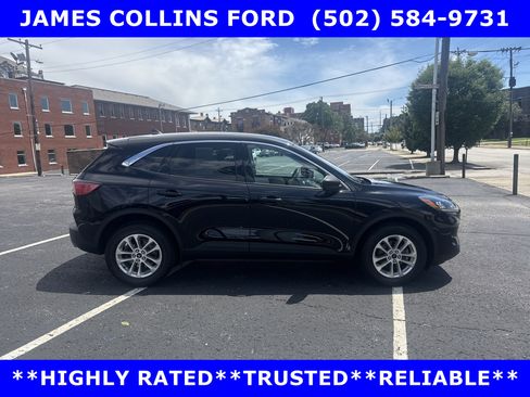 Used 2022 Ford Escape SE w/ Cold Weather Package AWD/4WD image 2